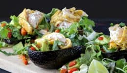 vressyntages-Avocado stuffed with turkey and eggs