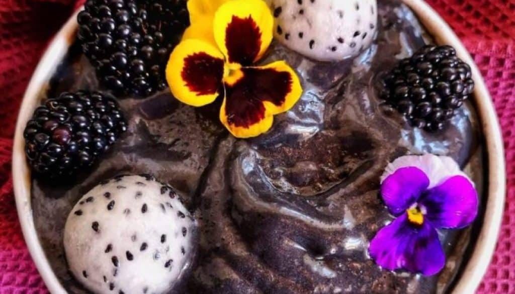 vressyntages-Raw ice cream with activated charcoal