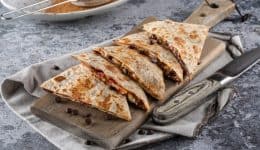 vressyntages-Sweet quesadillas with banana and strawberries