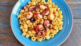 vressyntagesMacaroni with sliced octopus