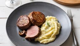 vressyntages-Pork fillets with mushrooms a la creme